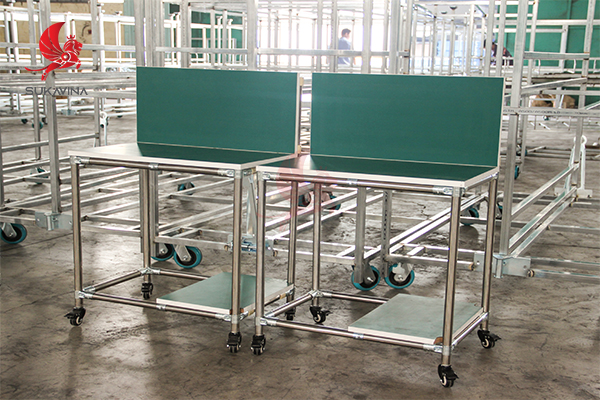 Mẫu bàn thao tác inox gắn bánh xe